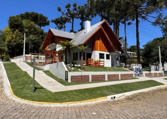 Casa, no bairro Jardim dos Pinheiros II em Canela