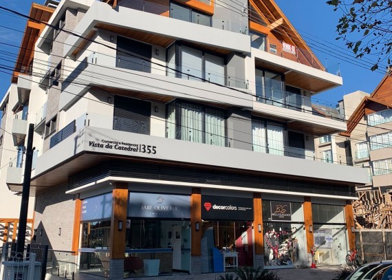 Apartamento, no bairro Centro em Canela