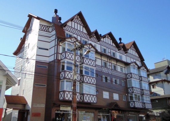 Apartamento, no bairro Centro em Gramado