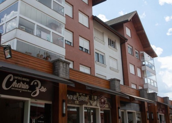 Apartamento, no bairro Centro em Canela