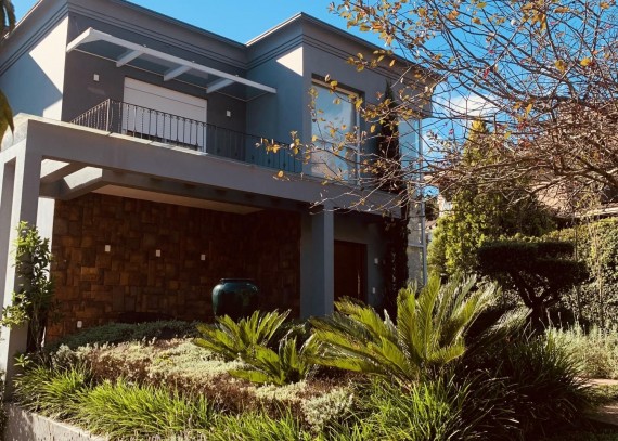 Casa de Condomínio, no bairro Prinstrop em Gramado