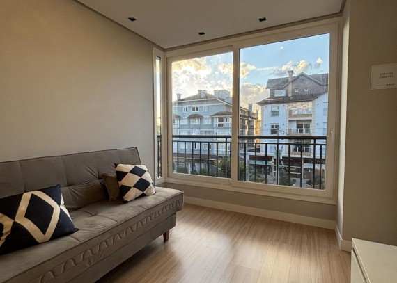 Apartamento, no bairro Centro em Canela