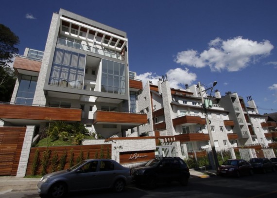 Apartamento, no bairro Centro em Gramado