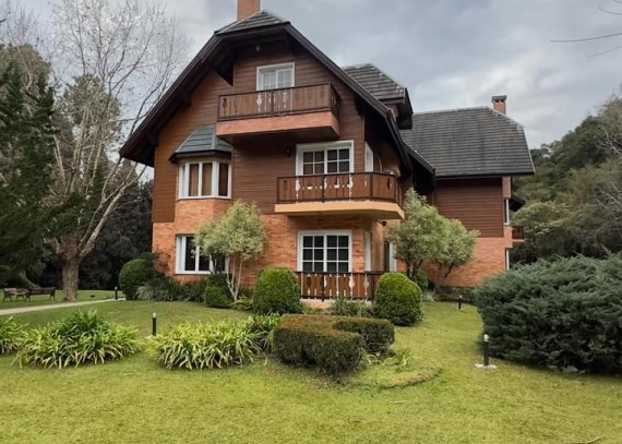 Apartamento, no bairro Centro em Gramado