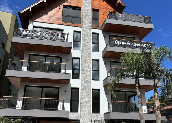 Apartamento, no bairro Centro em Canela