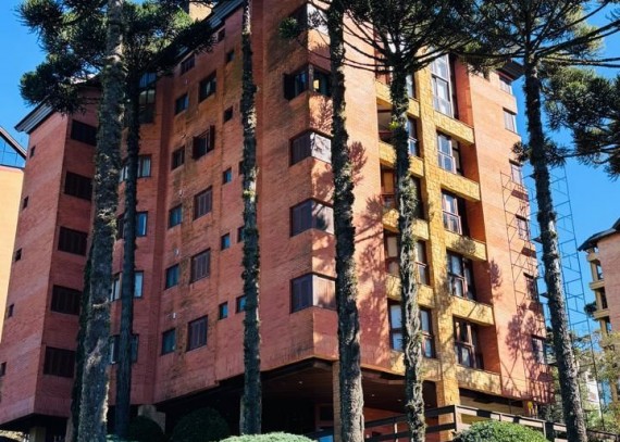 Apartamento, no bairro Centro em Canela