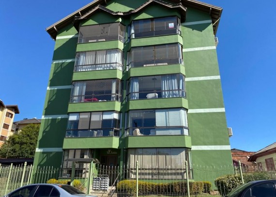 Apartamento, no bairro Centro em Canela