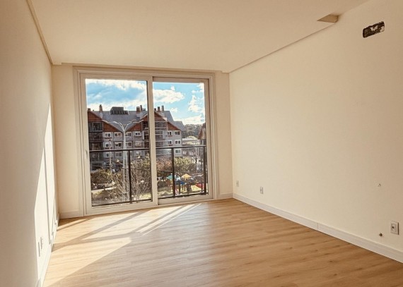 Apartamento, no bairro Centro em Canela