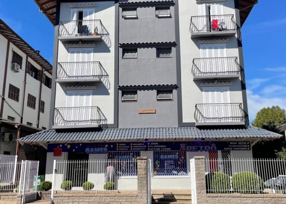 Apartamento, no bairro Centro em Canela