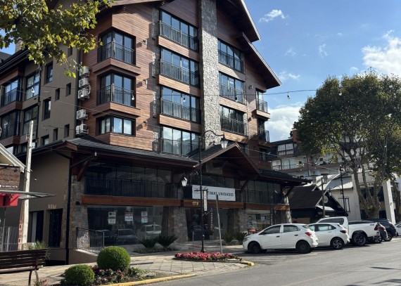 Apartamento, no bairro Centro em Canela
