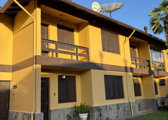 Apartamento, no bairro Centro em Canela
